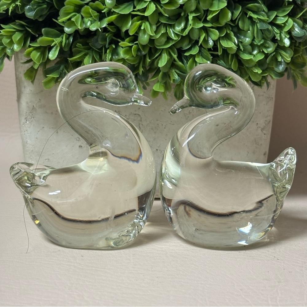 Set Action International Clear Glass Love Swans Figurines Paperweights